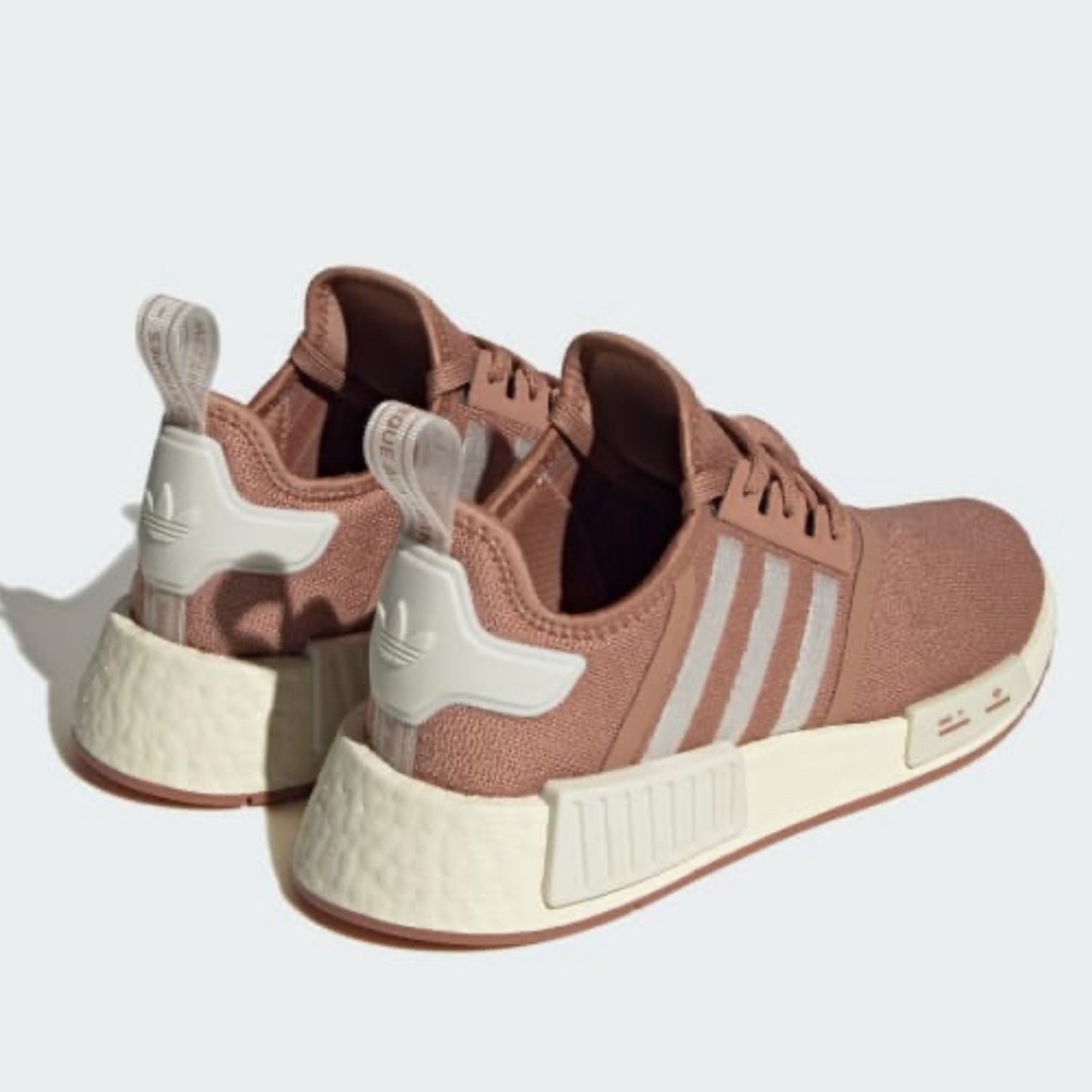 Adidas NWT Women’s NMD R1 Sneaker size 10
